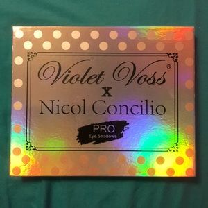 Violet Voss x Nicol Concilio eyeshadow palette